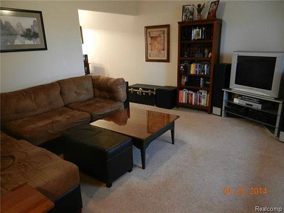 3rd image of 8261 Vistaview Dr