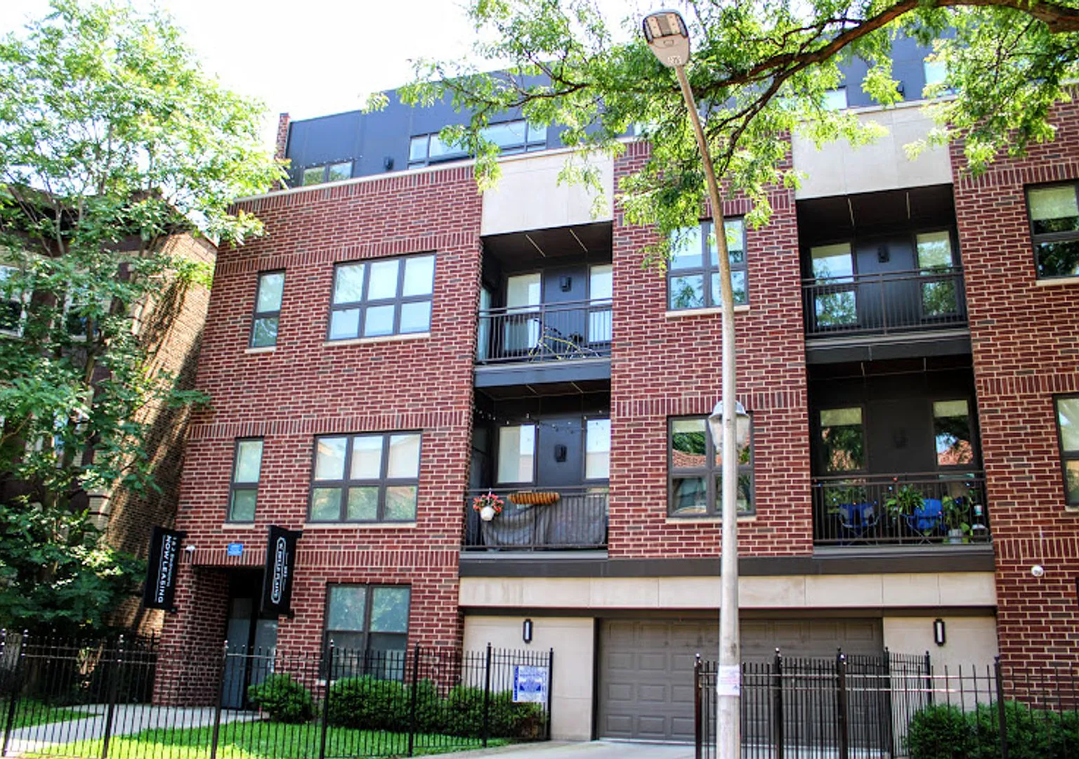 933 W Belle Plaine Ave — Photo 1