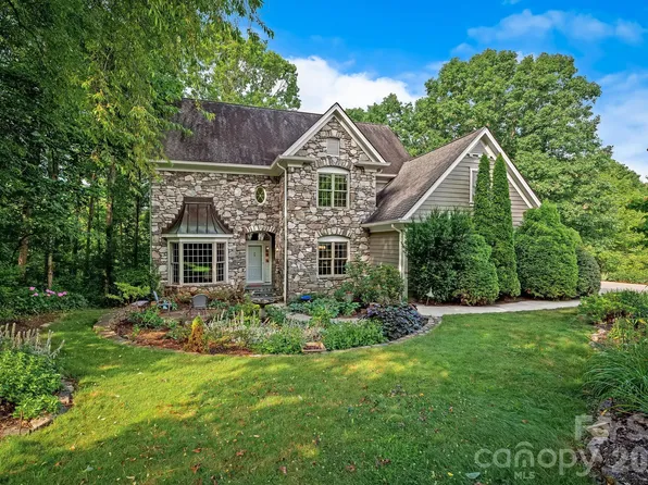 105 Welwyn Ln, Asheville, NC 28805