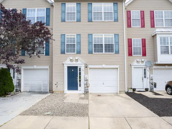 50 Versailles Ct, Newark, DE 19702