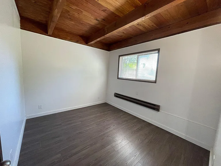 204 Dennis Way — Photo 11