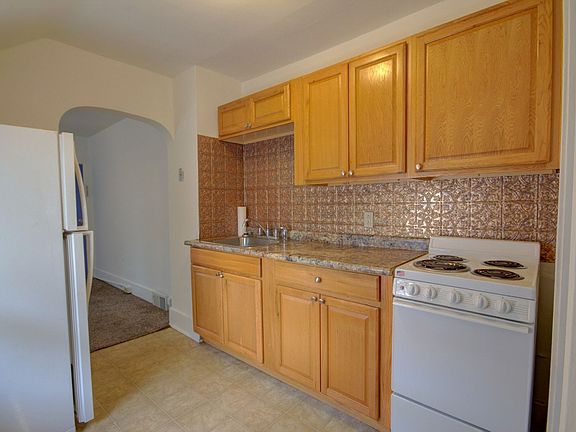 3rd image of 625 E 15th St #3