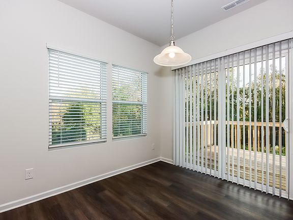 4th image of 139 Slate Ln