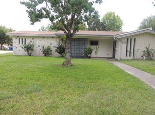 503 Westwood Dr, Port Lavaca, TX 77979