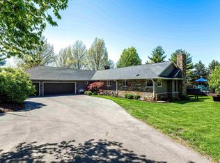 4275 Tanglewood Rd, Bettendorf, IA 52722