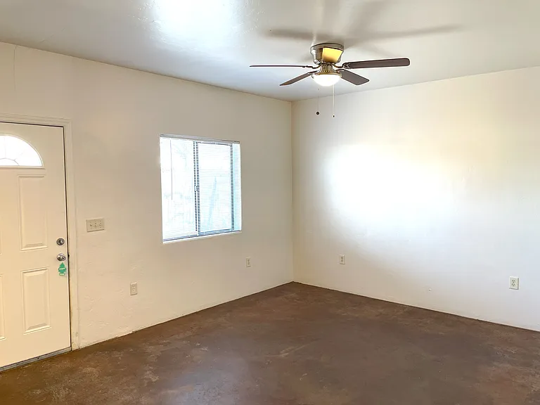 1307 W Saint Clair St #2 — Photo 8