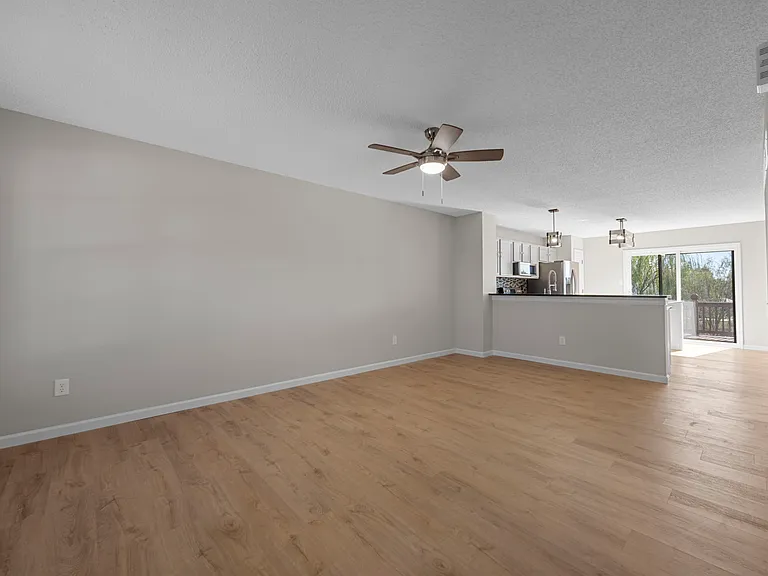 1012 Chesterfield Dr — Photo 7