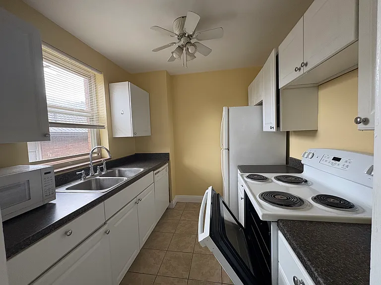 2213 Washington St E #D — Photo 3