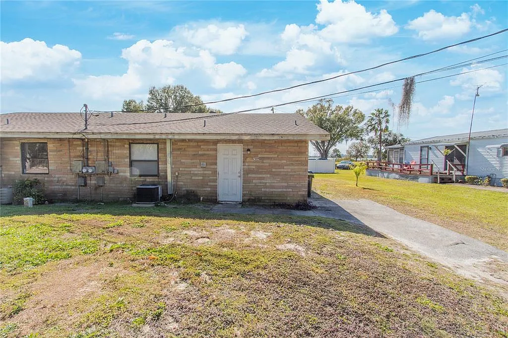2 bed, 1.0 bath, 1980 sqft, $1,250 — Photo 1