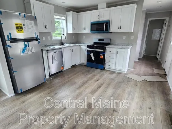 13 Austin Dr, Orono, ME 04473