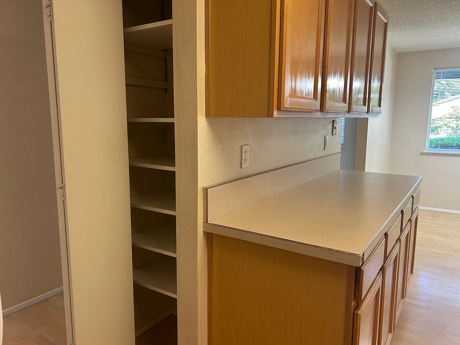 3 bed, 1180 sqft, $1,900 — Photo 4