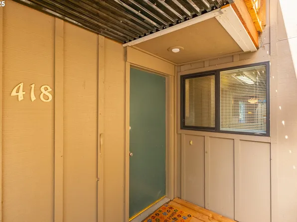 418 Stonewood Dr, Eugene, OR 97405