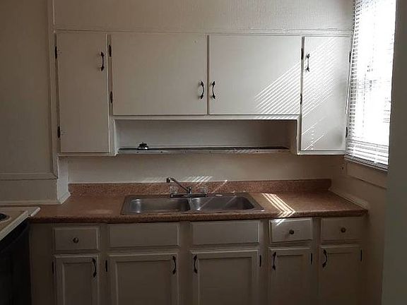 4th image of 4620 Genesee Ave