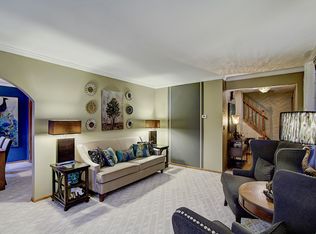 7086 Hollow Ln, Greendale, WI 53129