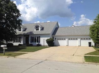 1913 Continental Dr, Cedar Falls, IA 50613