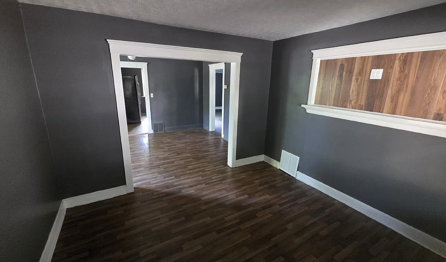 2 bed, 1.0 bath, 884 sqft, $1,050 — Photo 2