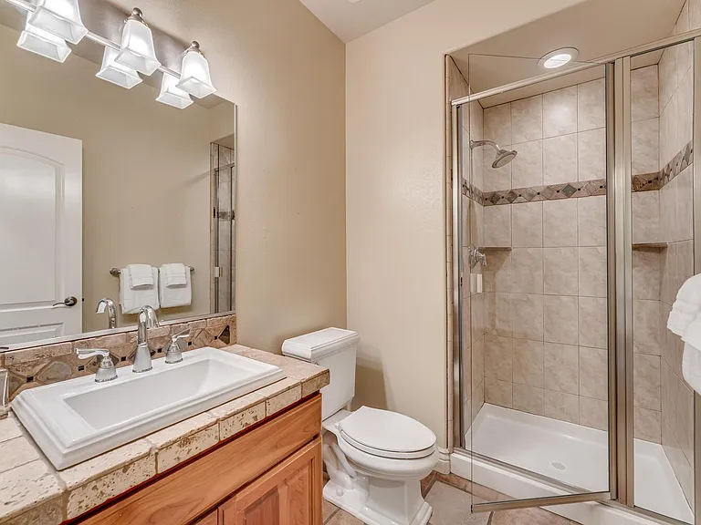 1039 Mountain Air Ct — Photo 35