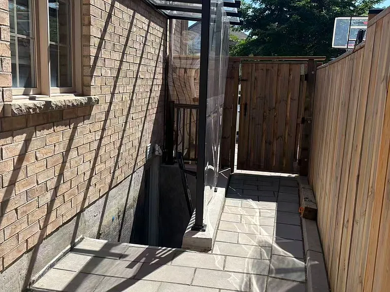 33 Jeffrey Nihda Cres #BASEMENT — Photo 21