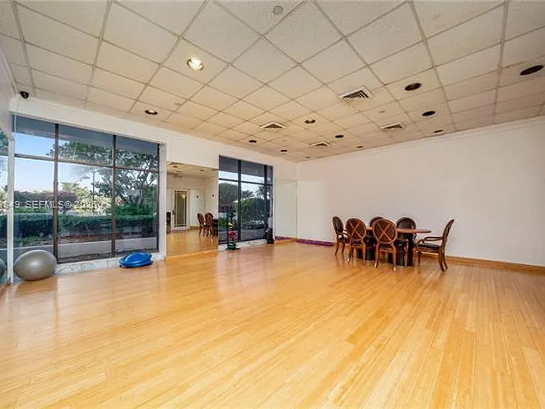 5700 Collins Ave #8A — Photo 24