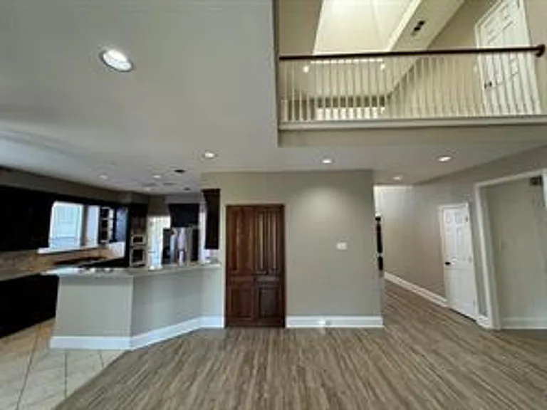 1100 Hunters Creek Dr — Photo 9