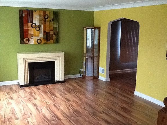 3rd image of 9040 S Aberdeen St