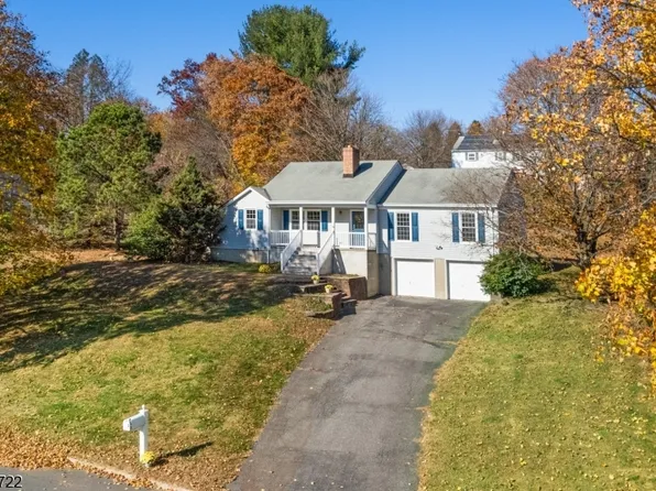 3 Rolling Green Dr, Holland Twp., NJ 08848