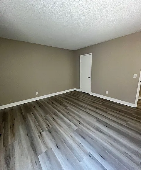 Oak Tree Apartments — Photo 5