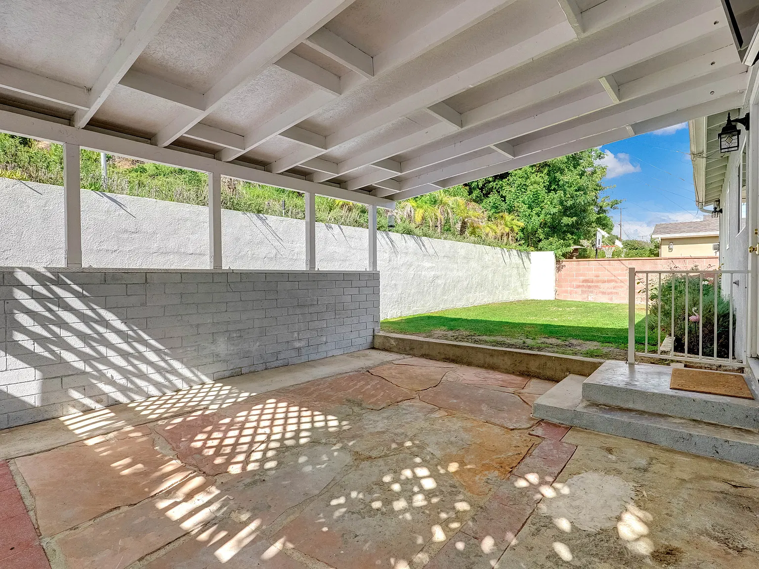 23015 Kathryn Ave — Photo 2
