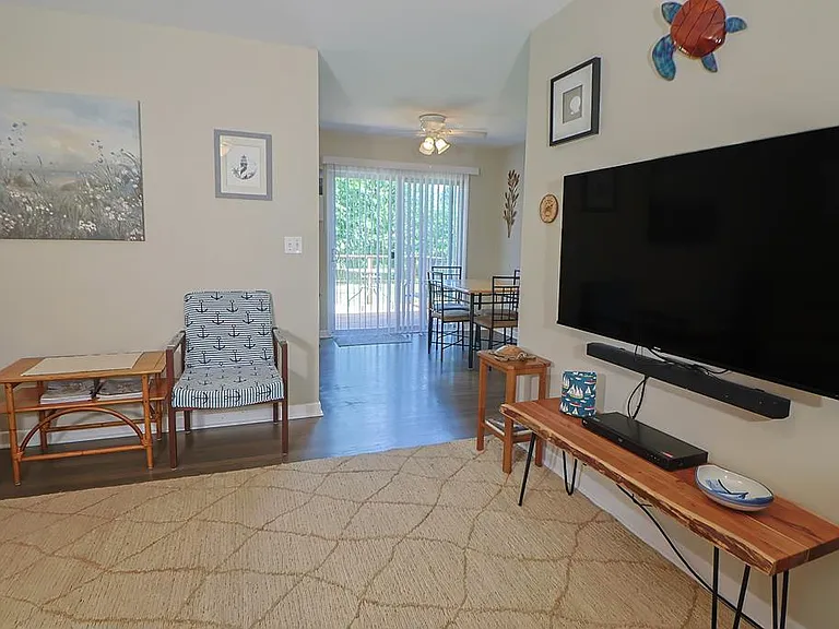 10 Barcelona Ave — Photo 9