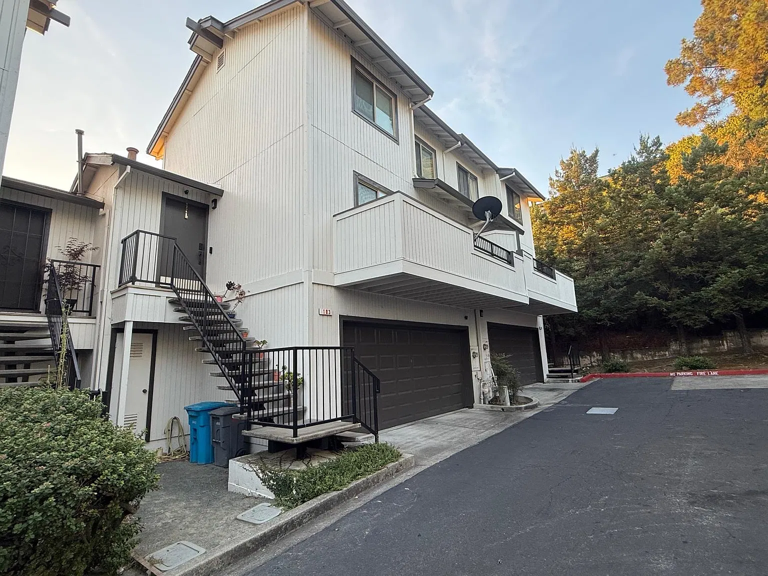 2 bed, 964 sqft, $2,390 — Photo 1