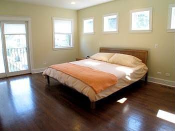 4th image of 3933 N Claremont Ave