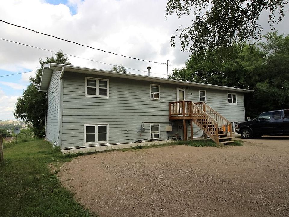 2nd image of 713 Summit Dr