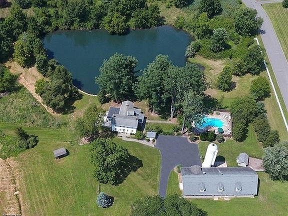 2nd image of 105 Lilac Dr