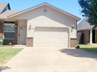 1315 SW 20th St, Moore, OK 73170