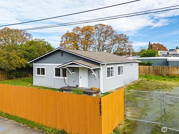 2nd image of 14923 W Thorne Lane SW
