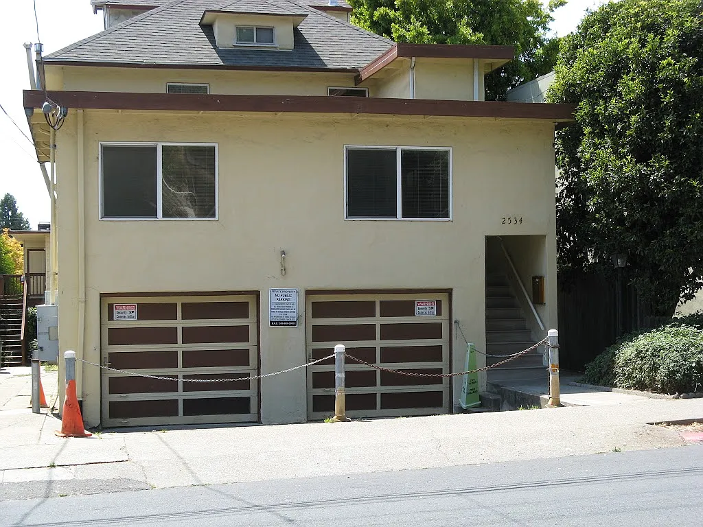 2 bed, $2,900 — Photo 1