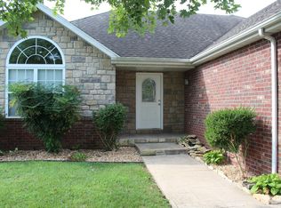 602 E Thornhill Dr, Nixa, MO 65714