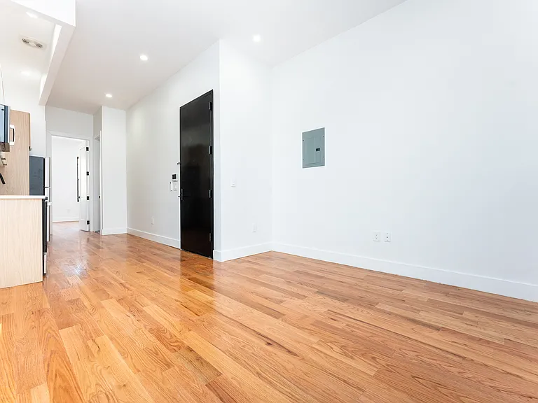 236 Montrose Ave #2A — Photo 3