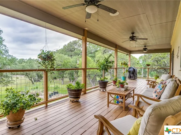 1009 Laredo Ln, Canyon Lake, TX 78133