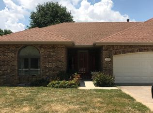 1422 E Woodgate St, Springfield, MO 65804