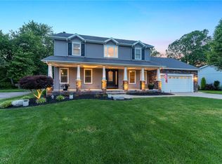 2294 Crestmont Dr, Girard, OH 44420