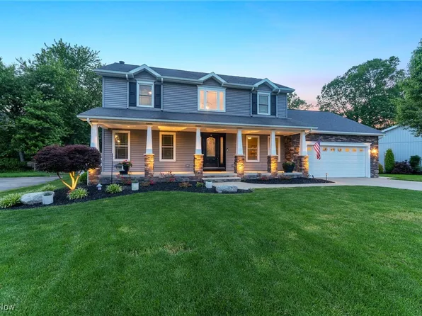 2294 Crestmont Dr, Girard, OH 44420