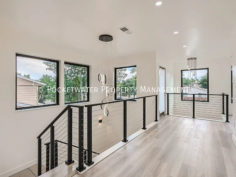 3595 Darley Ave — Photo 23