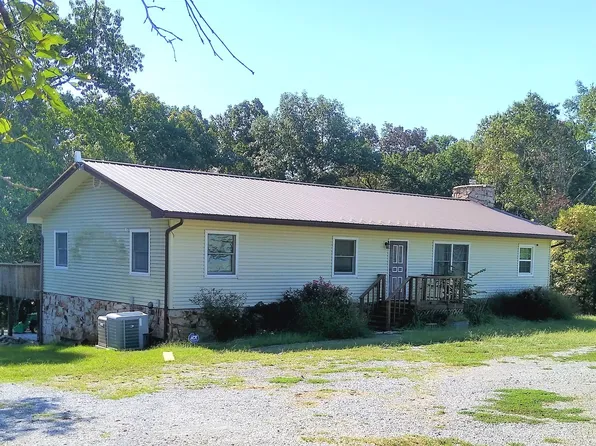 675 Reevesville Rd, Grantsburg, IL 62943