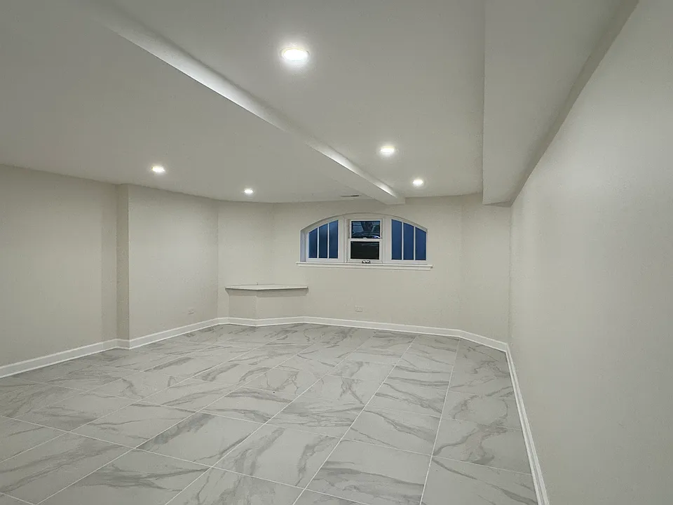5618 N Spaulding Ave #BASEMENT