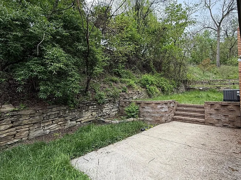 807 Londonderry Dr — Photo 3