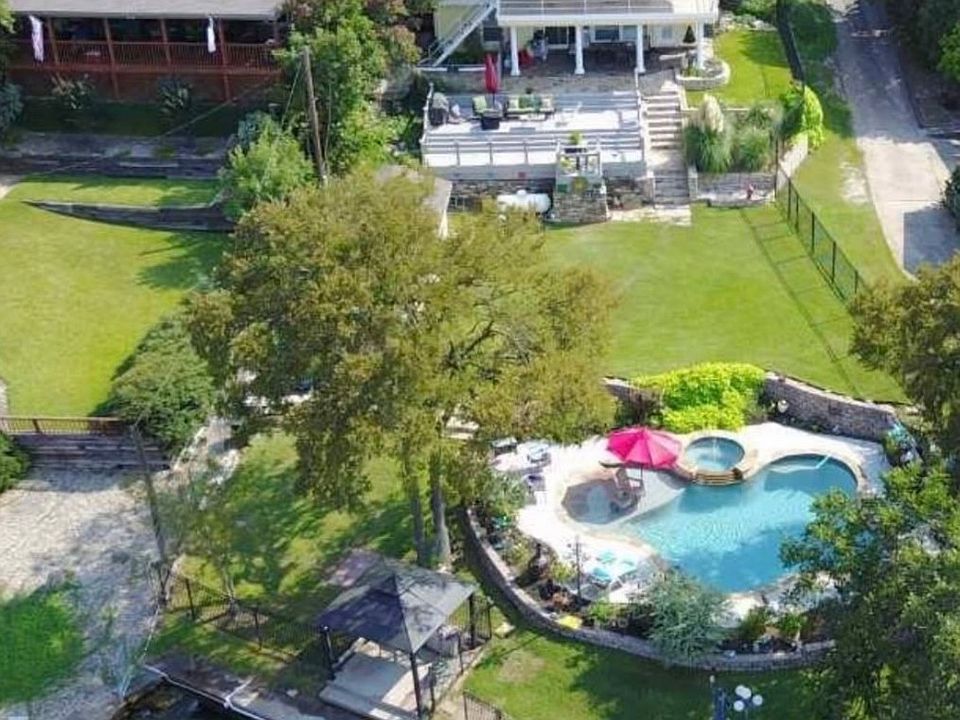 1st image of 610 Rock Harbor Dr