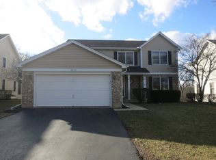 2040 Arapaho Dr, West Chicago, IL