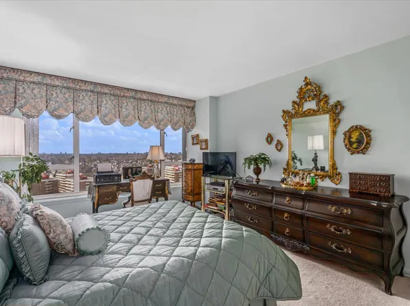 166-25 Powell Cove Boulevard image 4 of 18