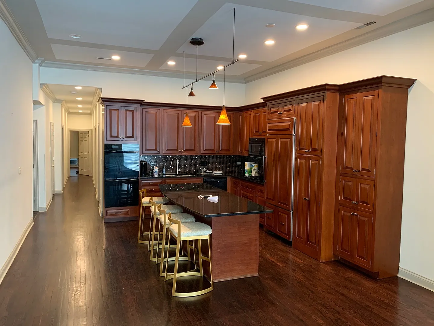 3 bed, 2200 sqft, $5,500 — Photo 2